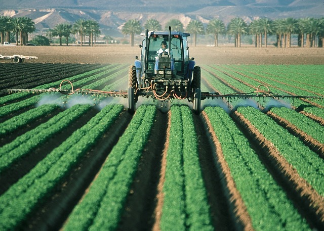 farmer-880567 640