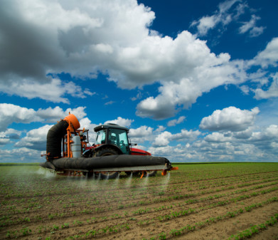 CROP SPRAYING IMAGE