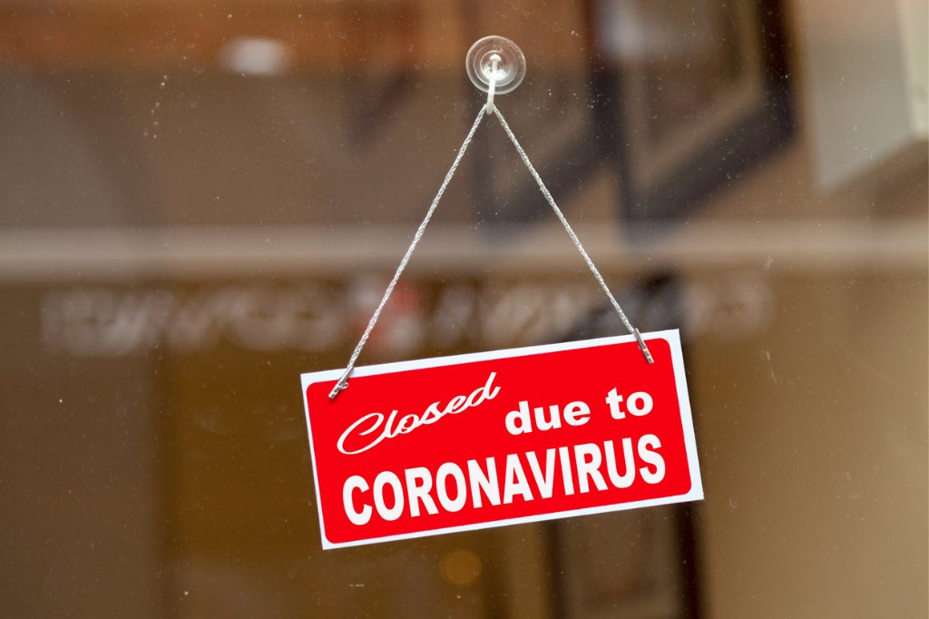closed-sign-on-shop-due-to-coronavirus