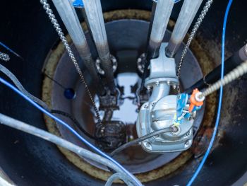 XYLEM FLYGT CONCERTOR LOWERING INTO SUMP