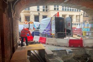 York_-_under_arch_of_Lendal_Bridge_during_construction_works.jpg