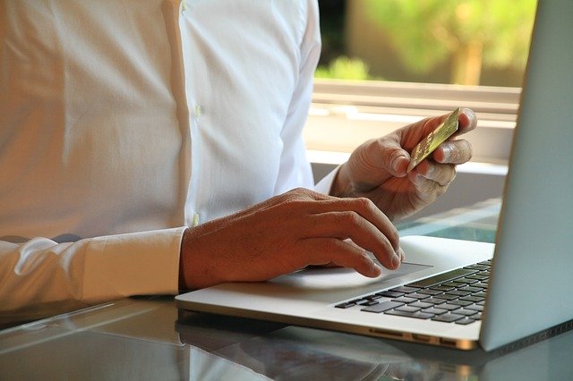 customers ecommerce